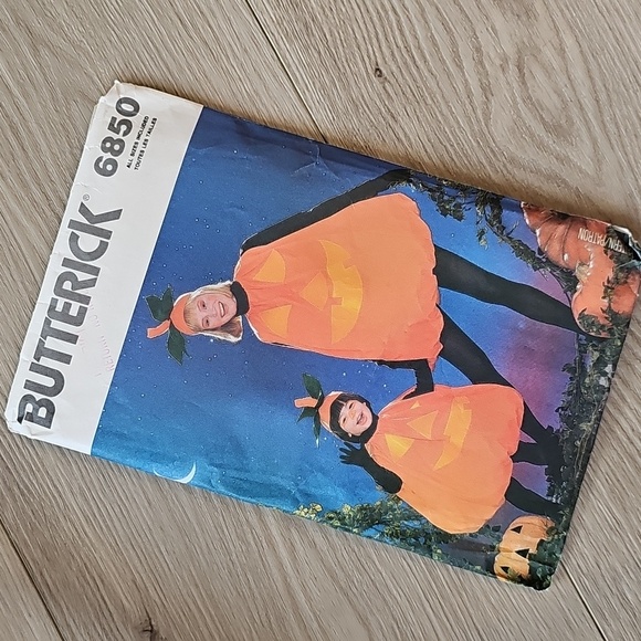 Vintage Butterick Halloween Pattern & Fabric For Pumpkin Costumes - Picture 3 of 8
